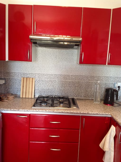CUISINE, GAZ ET RANGEMENTS.