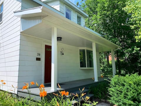 The Meaford Retreat! Beautiful Home on Wooded Lot.