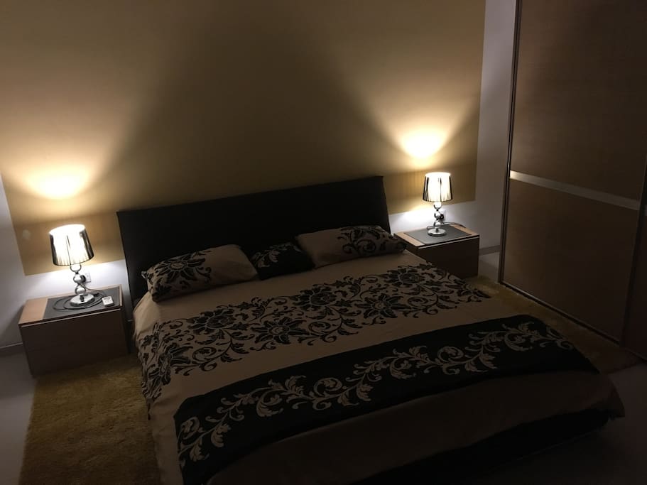 Mainbed room At night