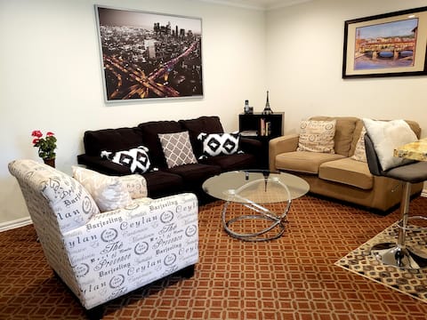 Wow! West Hollywood 1 BR condo: Near Sunset Strip!