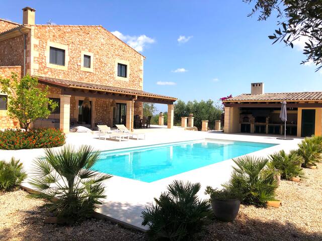 Luxury villa close to Santanyi and best beaches gallery image 2