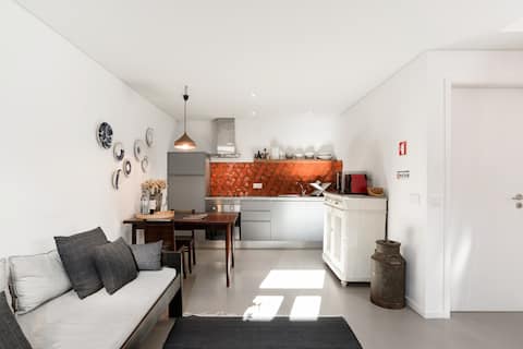 Anúncio popular: Walk to the Beach from a Quaint and Brightly Renovated House em União Das Freguesias De Aldoar, Foz Do Douro E Nevogilde