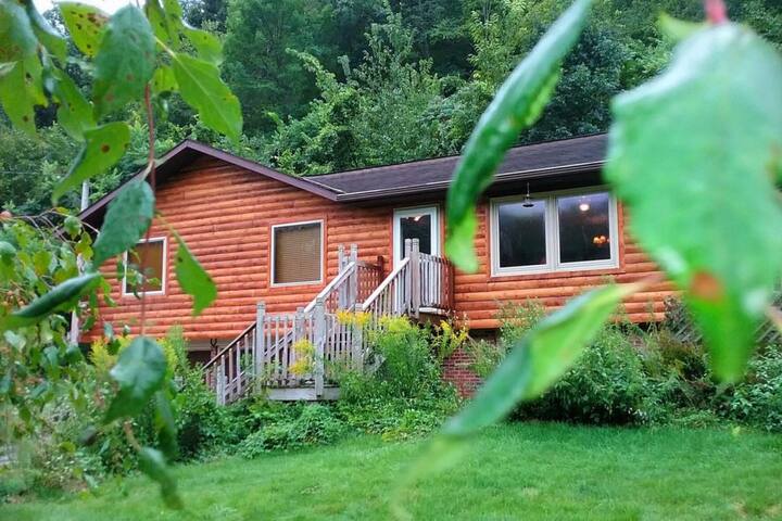 White Pine Cottage W Xl Hot Tub Jacuzzi Cabins For Rent In