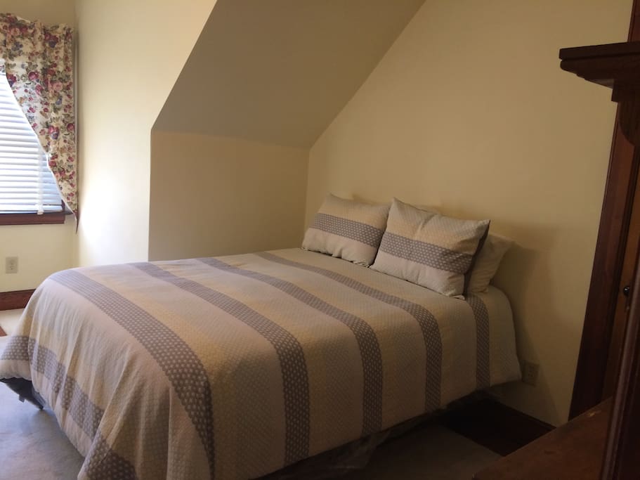Cozy Full size bed