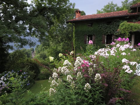 Paradise with garden and lake view. Orta Lake.