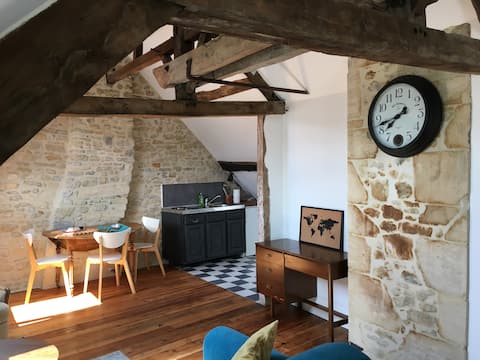 Popular Airbnb listing: Bayeux centre, former 18th century mansion in Bayeux