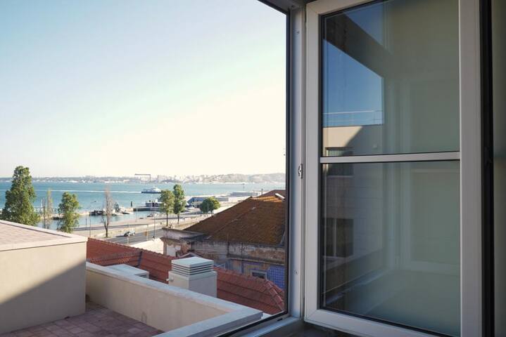 Lisbon Alfama Flat Overlooking Tagus River