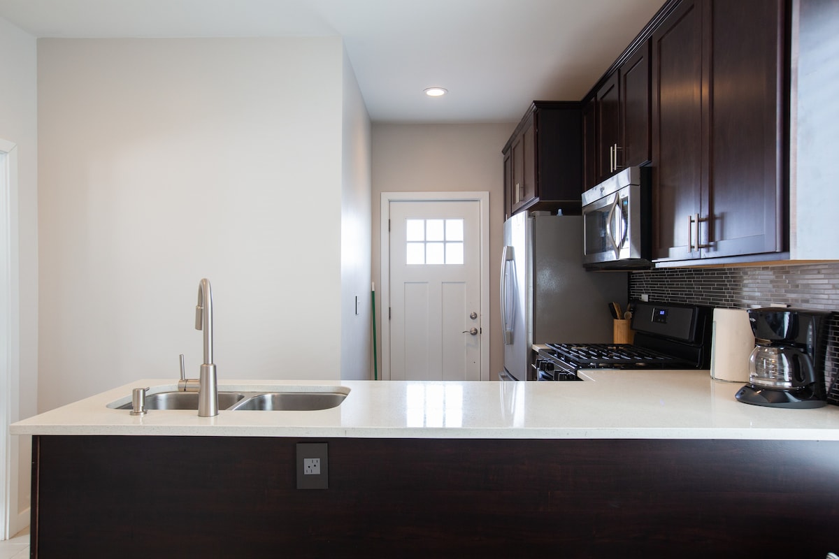 Beautiful Comfy Modern Apartment