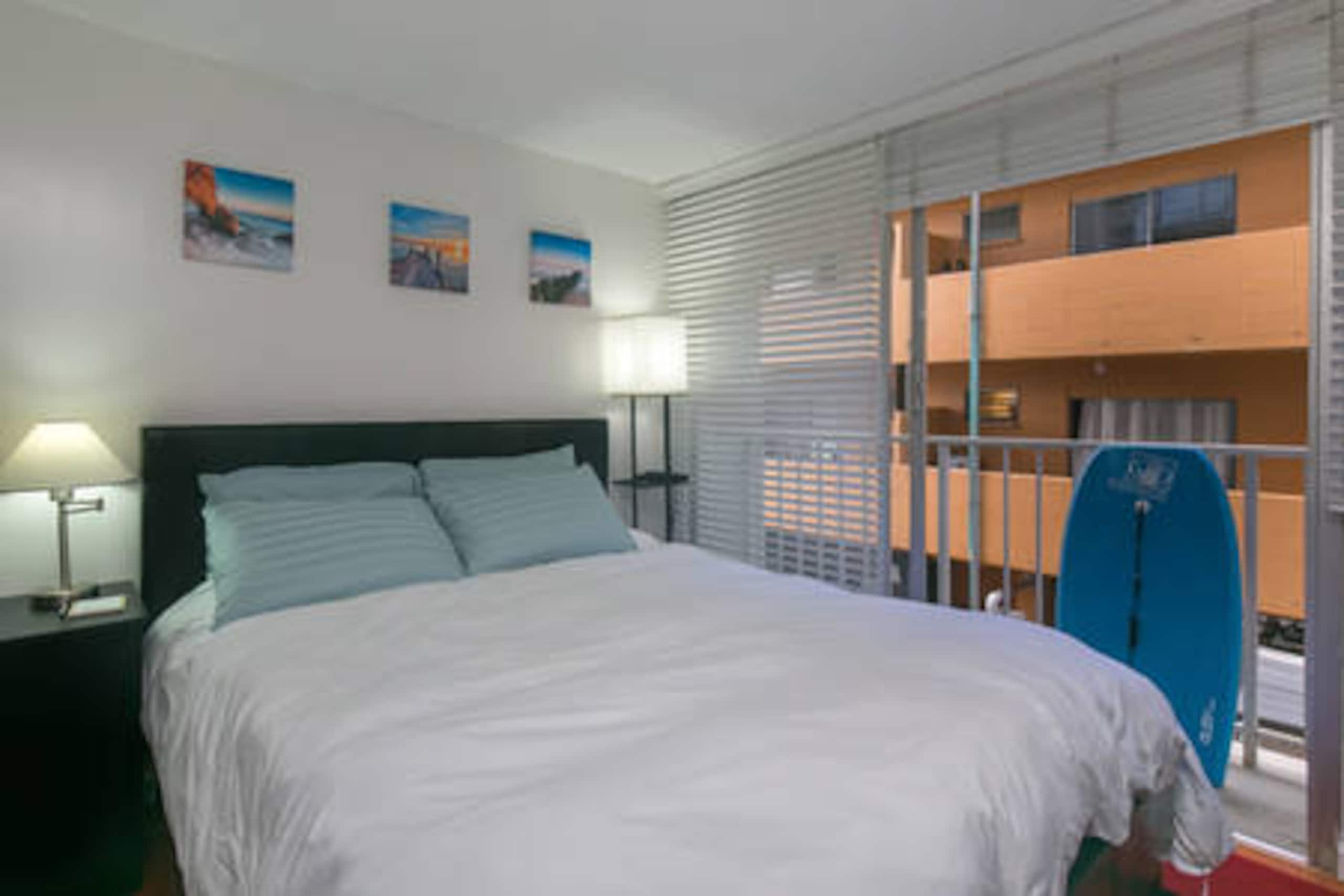 Condo in Honolulu · ★4.86 · Studio · 1 bed · 1 bath - Image 5