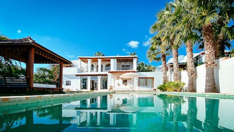 Unique Bohemian Bali Style Villa Oceanview Pool