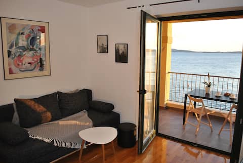 Top performing Airbnb: Superb direct seaside apartment in Općina Bibinje