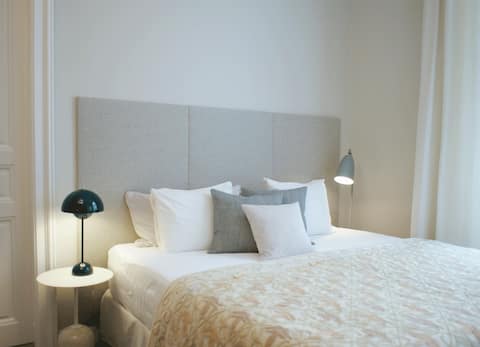 charming downtown studio