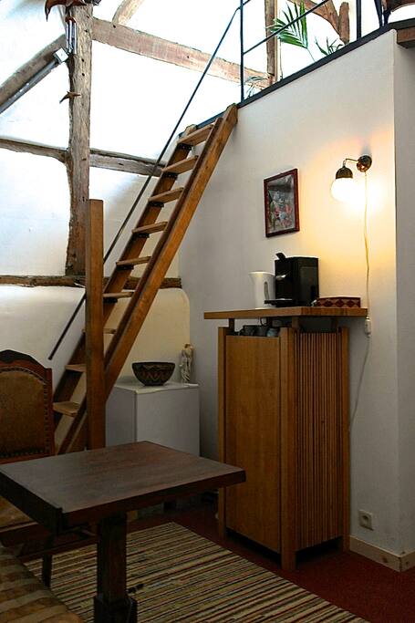 Mini-bar & complimentary coffee & tea