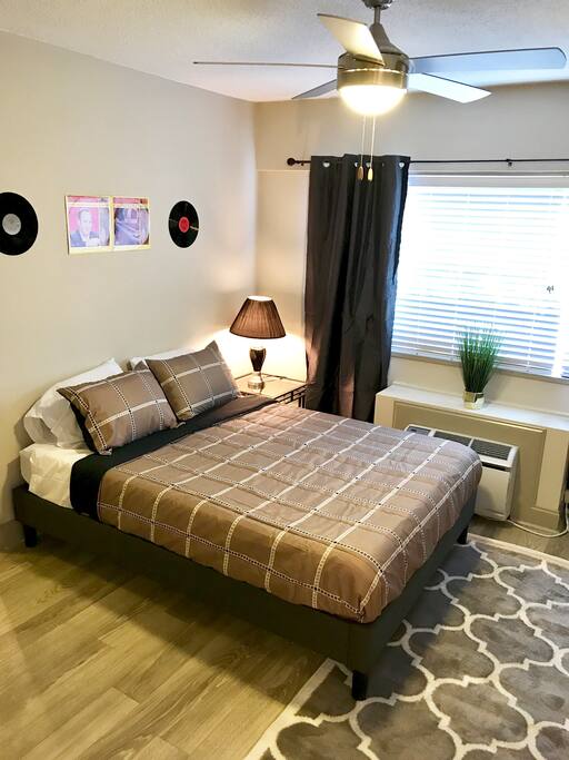 Super comfortable queen sized memory foam mattress!
