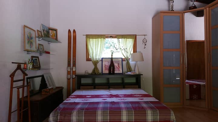 Დამატებითი საწოლი - 25 € ერთ ადამიანზე, ღამეში.
