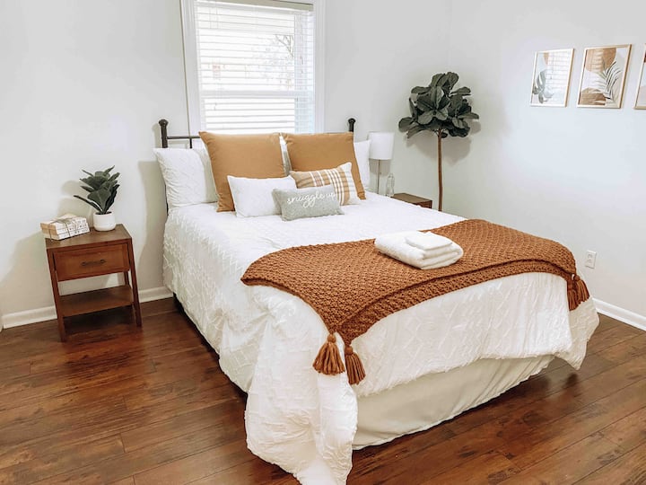 Chambre moyenne avec lit queen size