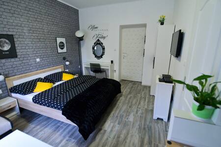 Studio Rosa (center)- self check-in