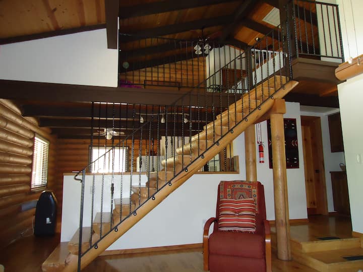 Მომხიბლავი, ეთნიკური დეკორი ჩვენს ოჯახებისთვის შესაფერის ხის სახლში!