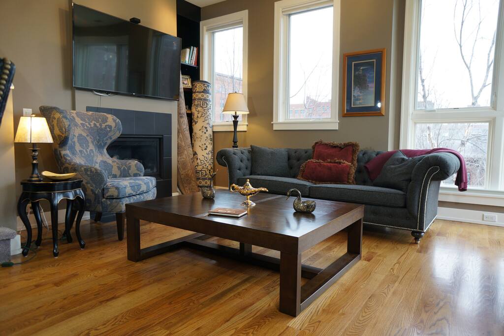 Living room with big screen TV (cable!) and gas fireplace. Ignore the rolled up rugs - I just got puppies. :)