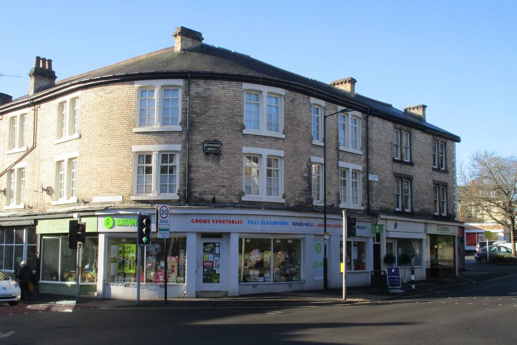 ..in a great area for local shops and restaurants.