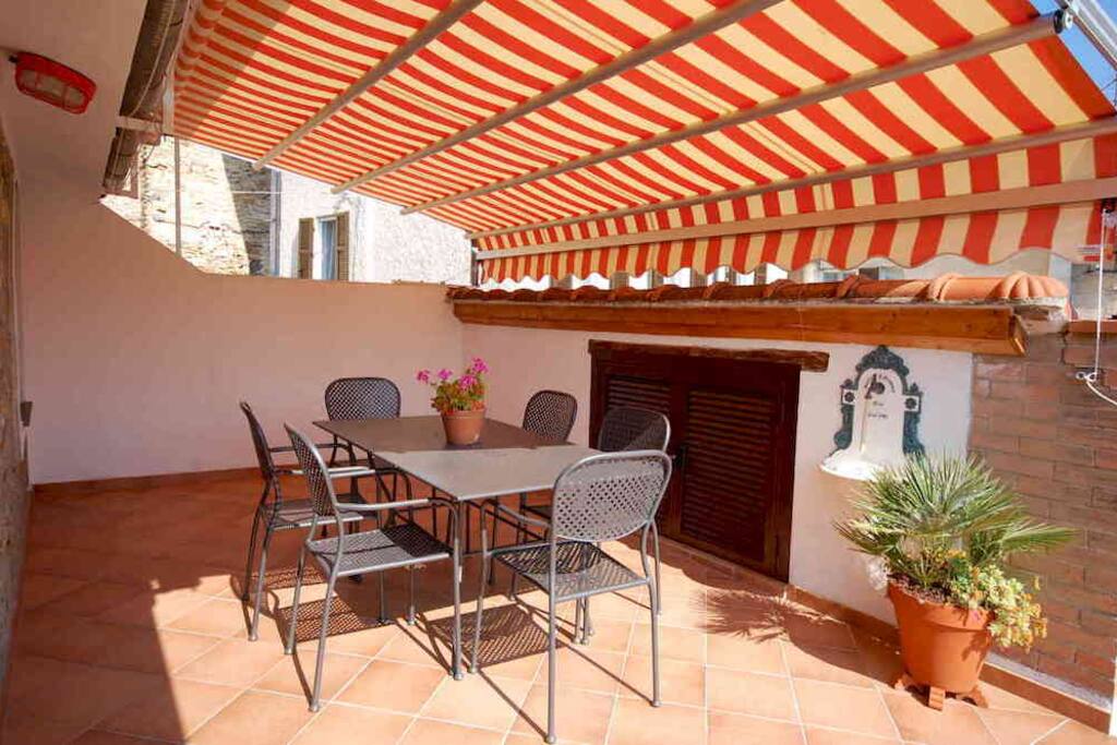 Terrasse mit Markise
