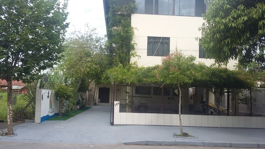 Apartamento a 300m da praia em Canasvieiras