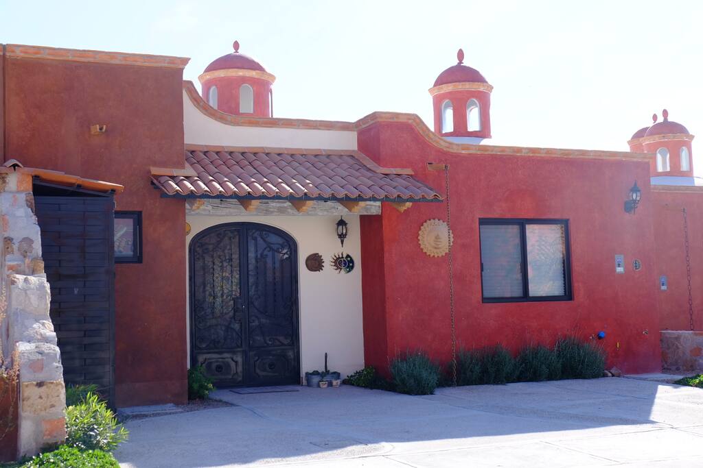 Entrada de la Villa 608