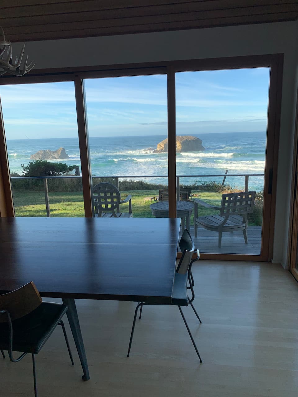 A Kundig-inspired glass house on Falcon Cove, Arch Cape, Oregon, United States, photo 9 of 10