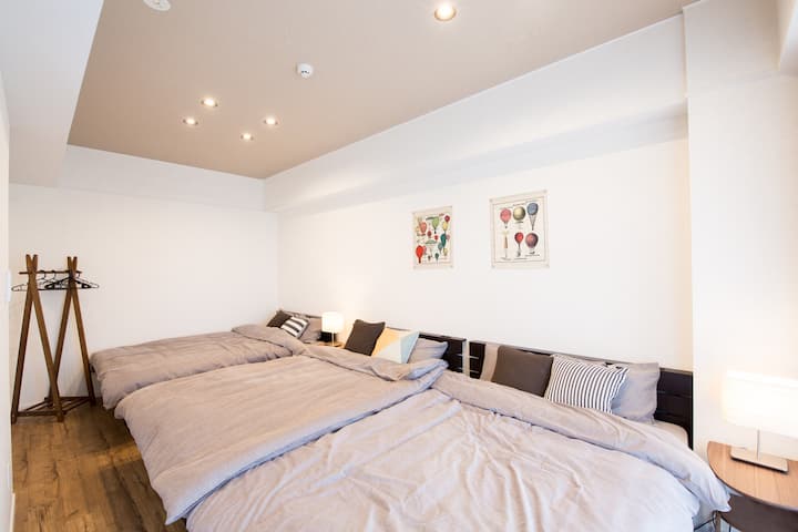 3 krevate me madhësi mbretëreshe