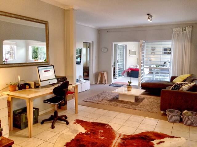 Camps Bay 3 Bed Apartment gallery image 3