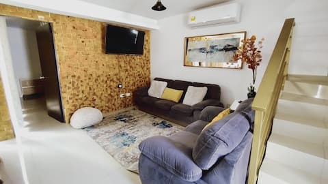 Comfortable 5-bed house in the private La Conquista area