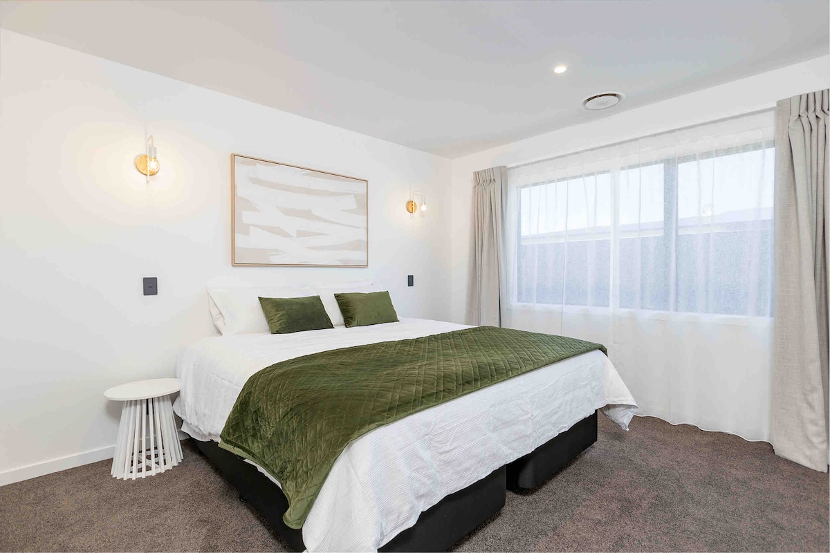 ห้องนอน 4: เตียงซูเปอร์คิงไซส์