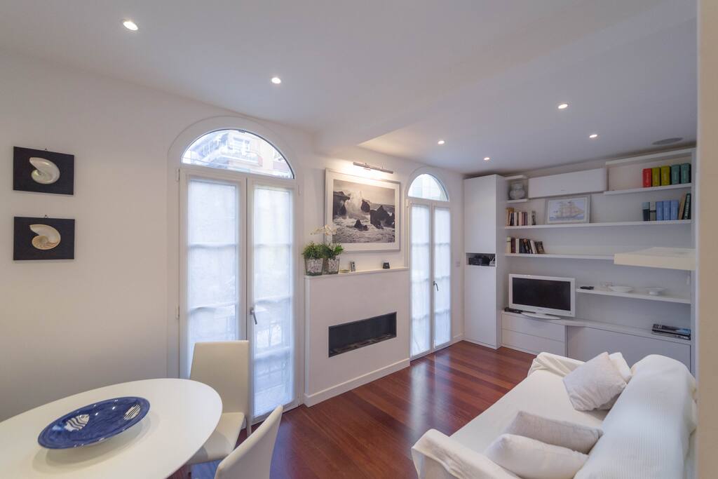 Stylish & Comfortable Living Space - Fully Loaded
