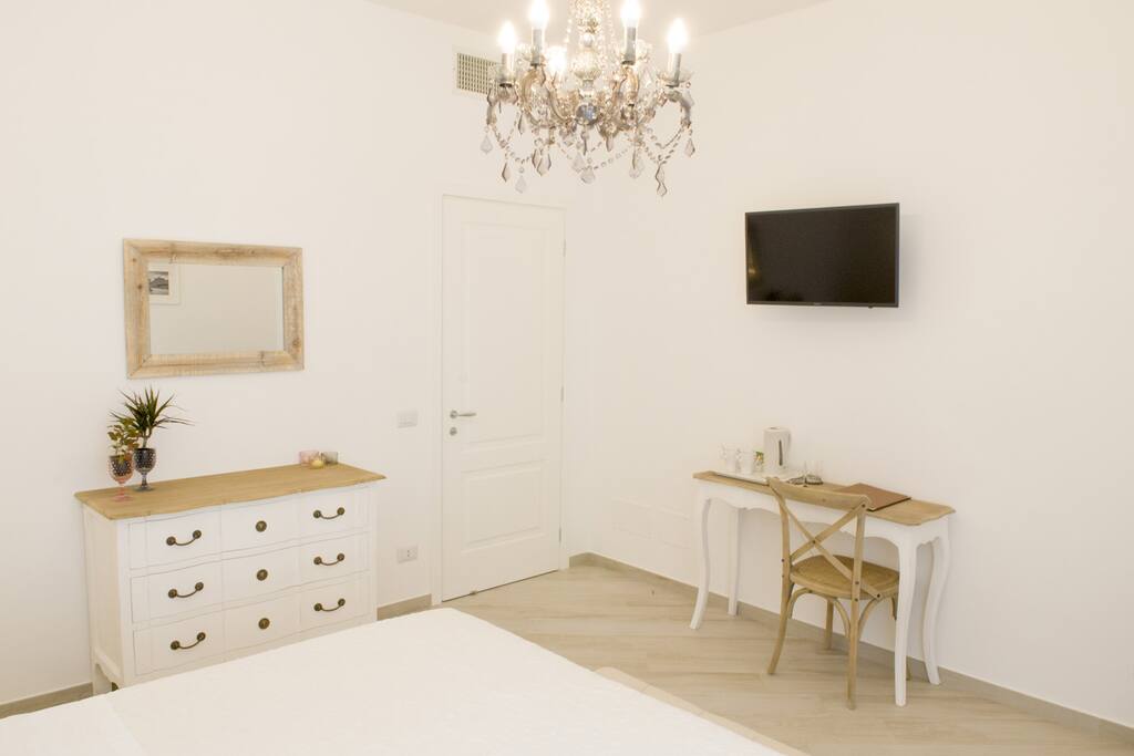 Room view with Smart TV