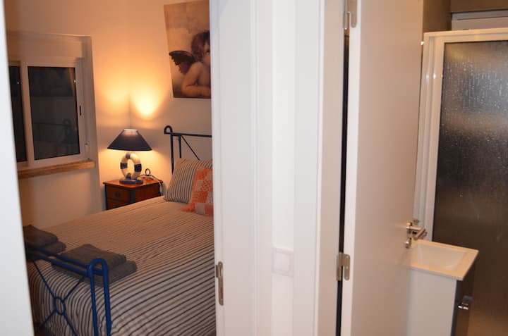 Dhomë gjumi dhe banjë