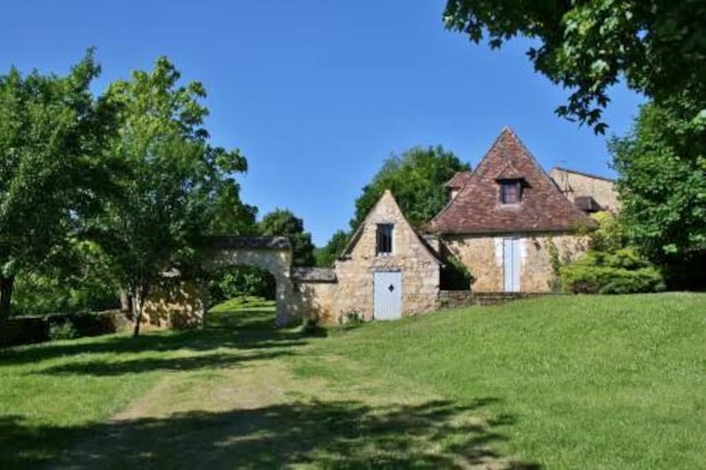 Le porche d'entrée de la propriété