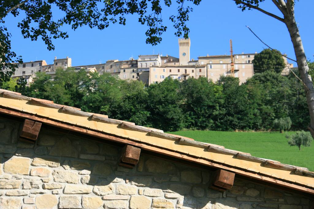 Blick nach Norden auf den historischen Ort Moresco
