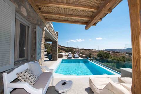Deluxe Apartment with Kitchen and Outdoor Pool