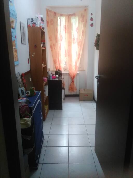 The room to rent, very bright and comfortable.