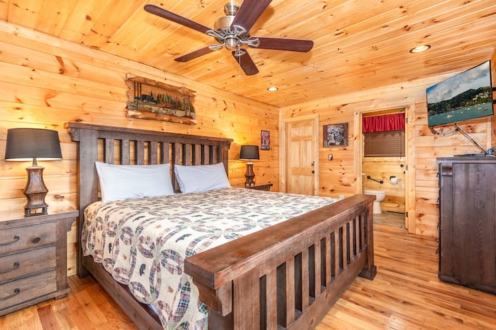 2. glavna spavaća soba za goste s novim madracem s velikim bračnim krevetom i jastukom 1/15/24