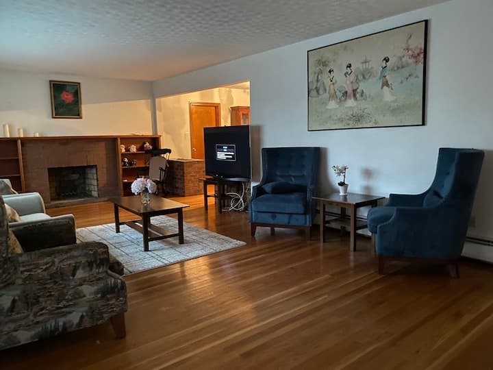 Entire House With 4 Bedrooms. - Worcester, MA
