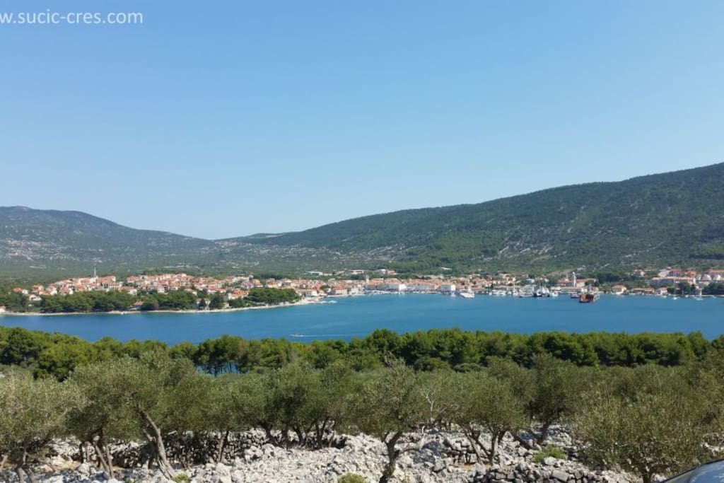 Cres town