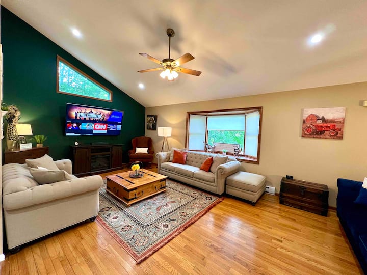 Hilltop  Manor-spacious 6br+ps5+firepit+pool Table - Pocono Mountains, PA