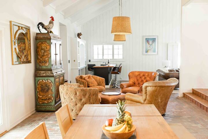 Whispers of the Oak – A Sprawling Ranch Revival gallery image 4