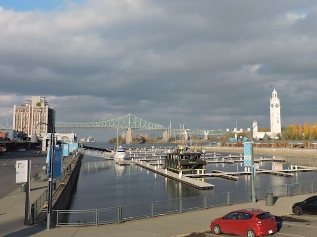 Entire place in the heart of French neighborhood