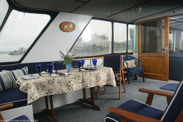 85′ Yacht docked at Pier 40 San Francisco gallery image 3