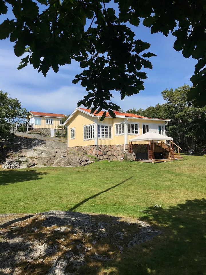 Cosy Gothenburg archipelago cottage, Köpstadsö Cottages for Rent in
