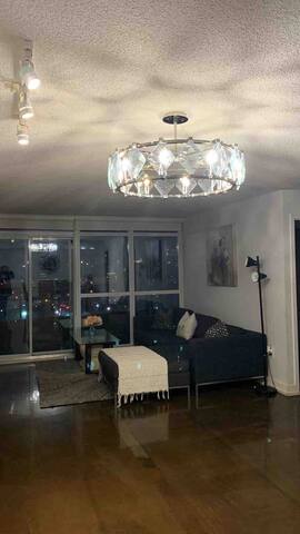 Stylish 3 Bdrm Downtown Toronto gallery image 2