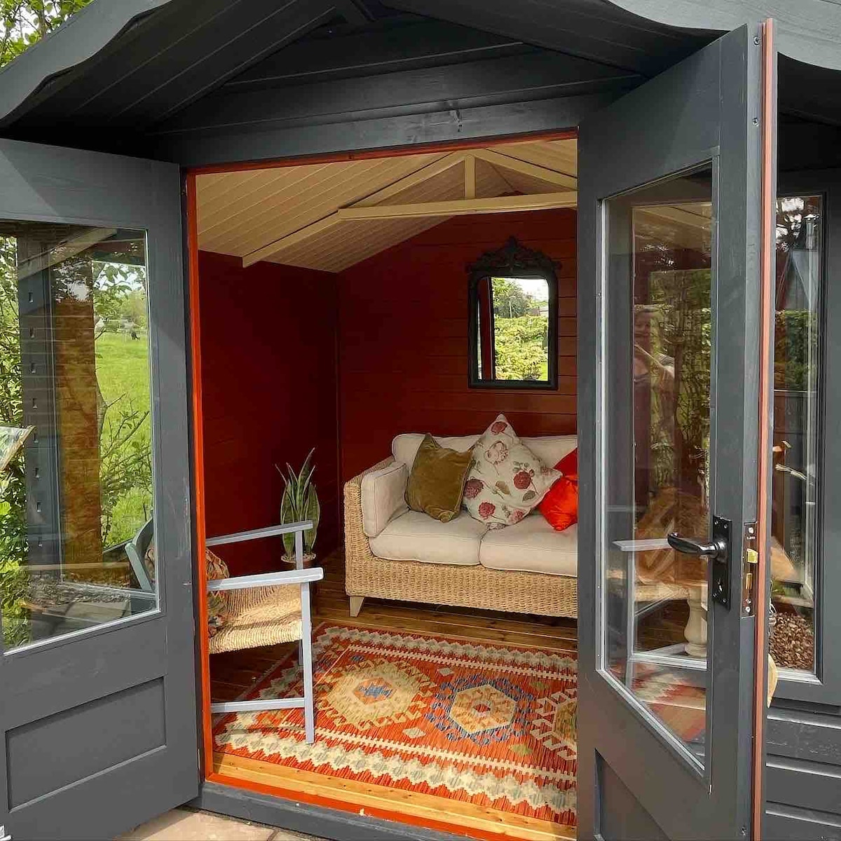 Charming boathouse, Norfolk Broads - Chalets for Rent in Norwich ...
