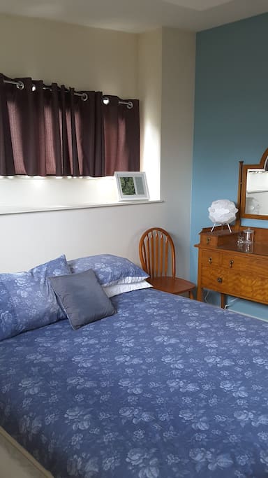 Comfy and cosy queen size bedroom
